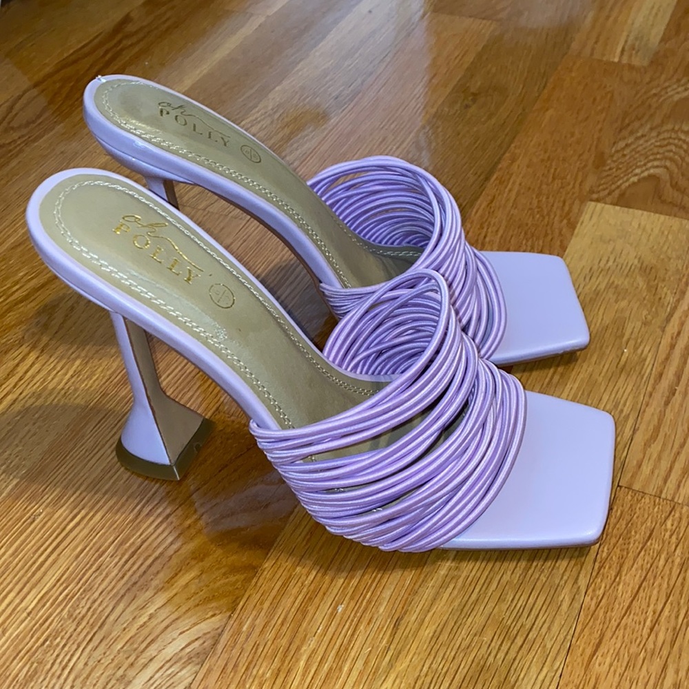 OH POLLY THROUGH THE WIRE MULTI STRAP MULE HEELS IN LILAC/LAVENDER